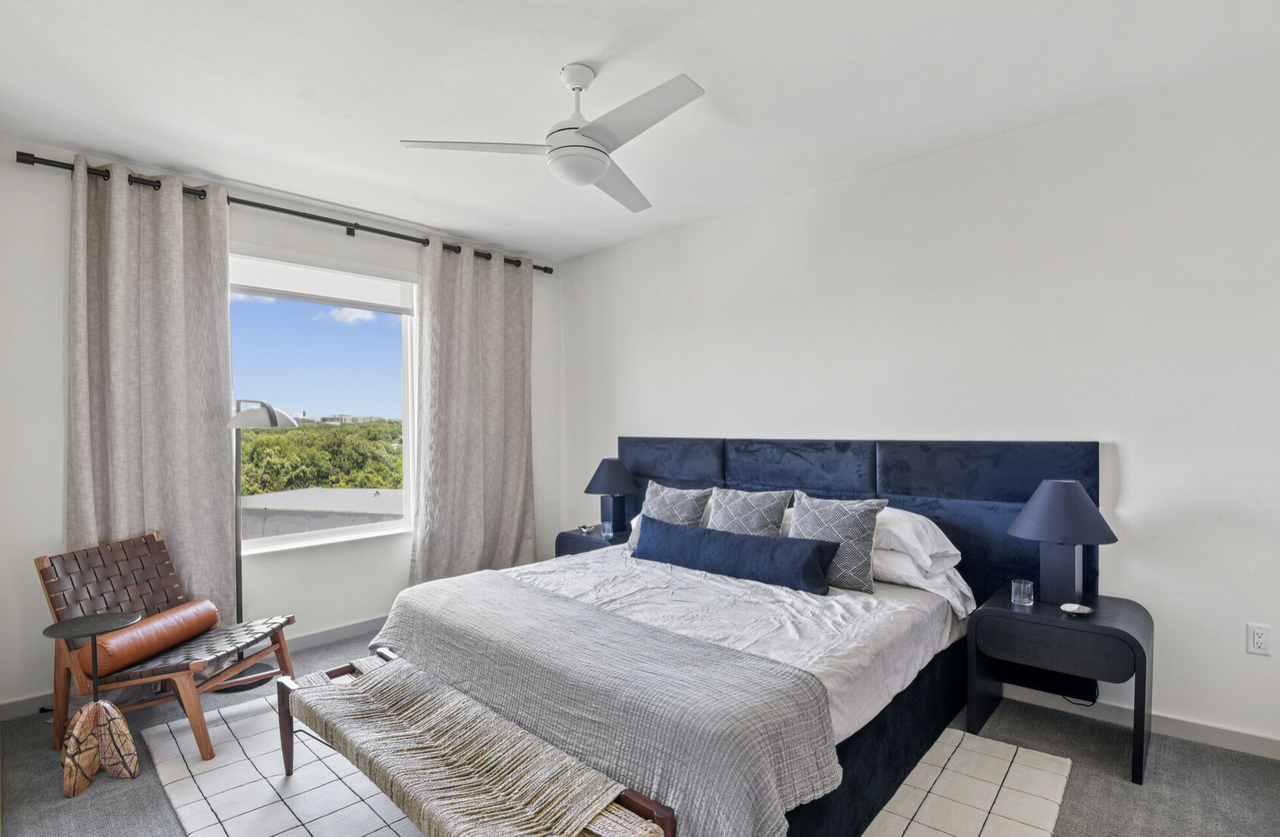 2204 Airport Boulevard - Photo 4 of 16