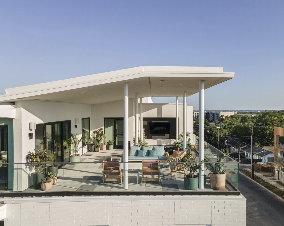 2204 Airport Boulevard - Photo 6 of 16