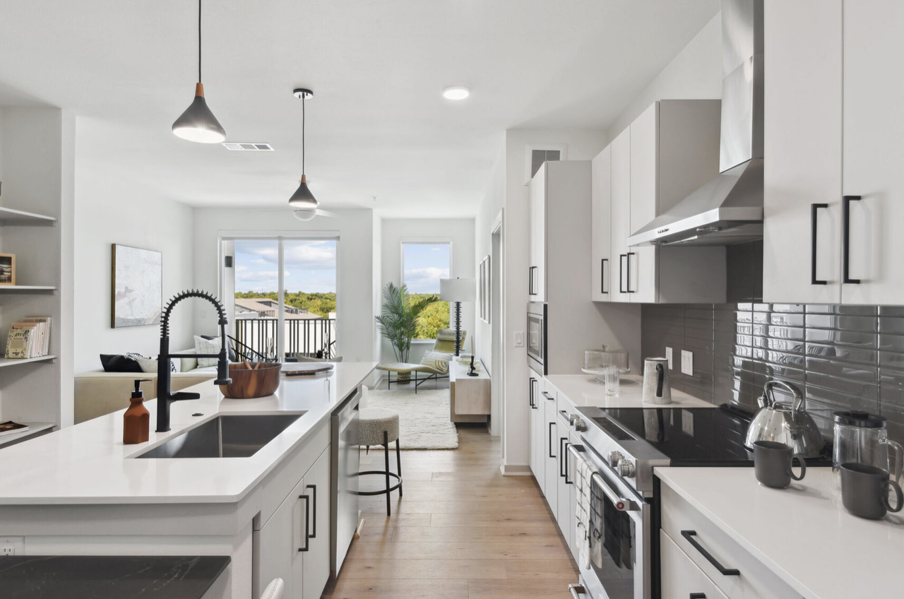 2204 Airport Boulevard - Photo 2 of 16