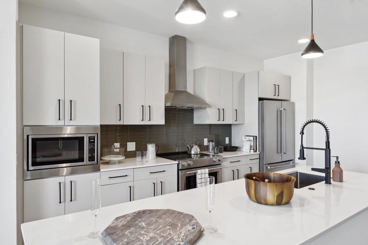 2204 Airport Boulevard - Photo 3 of 16