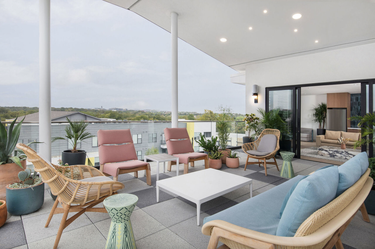 2204 Airport Boulevard - Photo 7 of 16