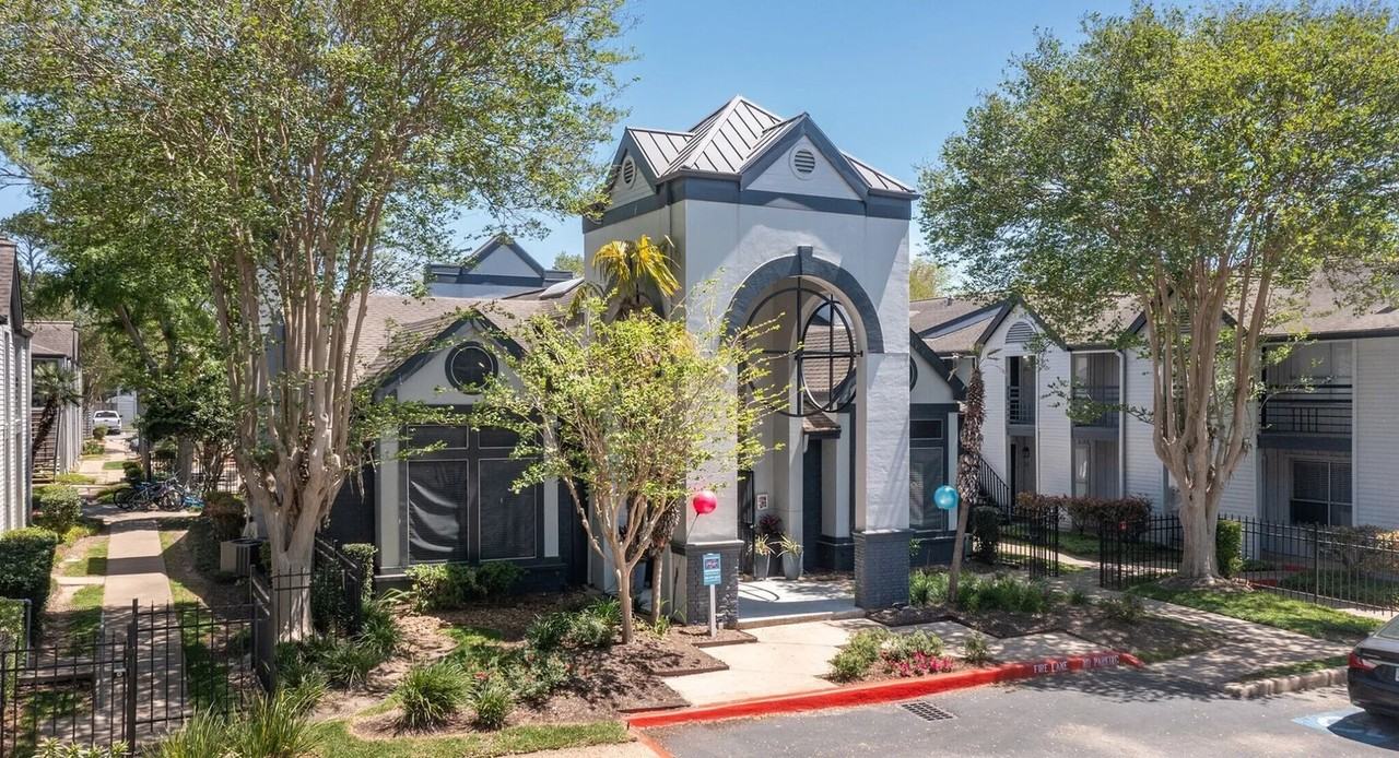 Memorial Fountain - Photo 2 of 36