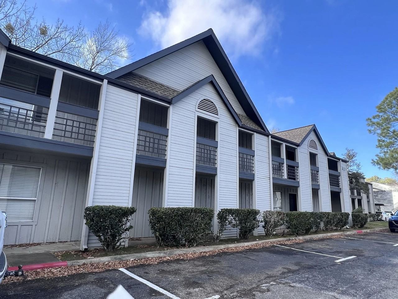 Memorial Fountain - Photo 4 of 36