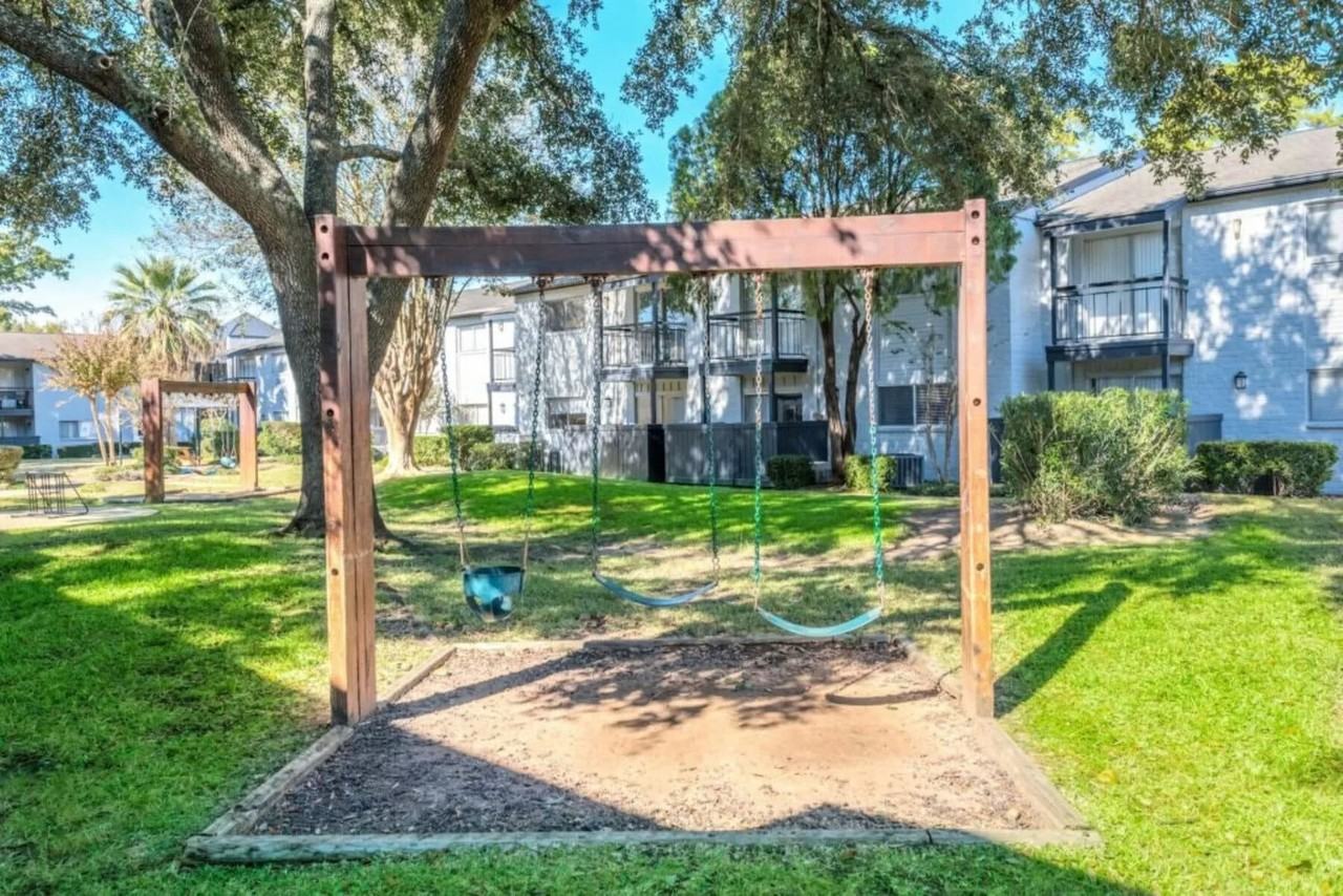 Memorial Fountain - Photo 5 of 36