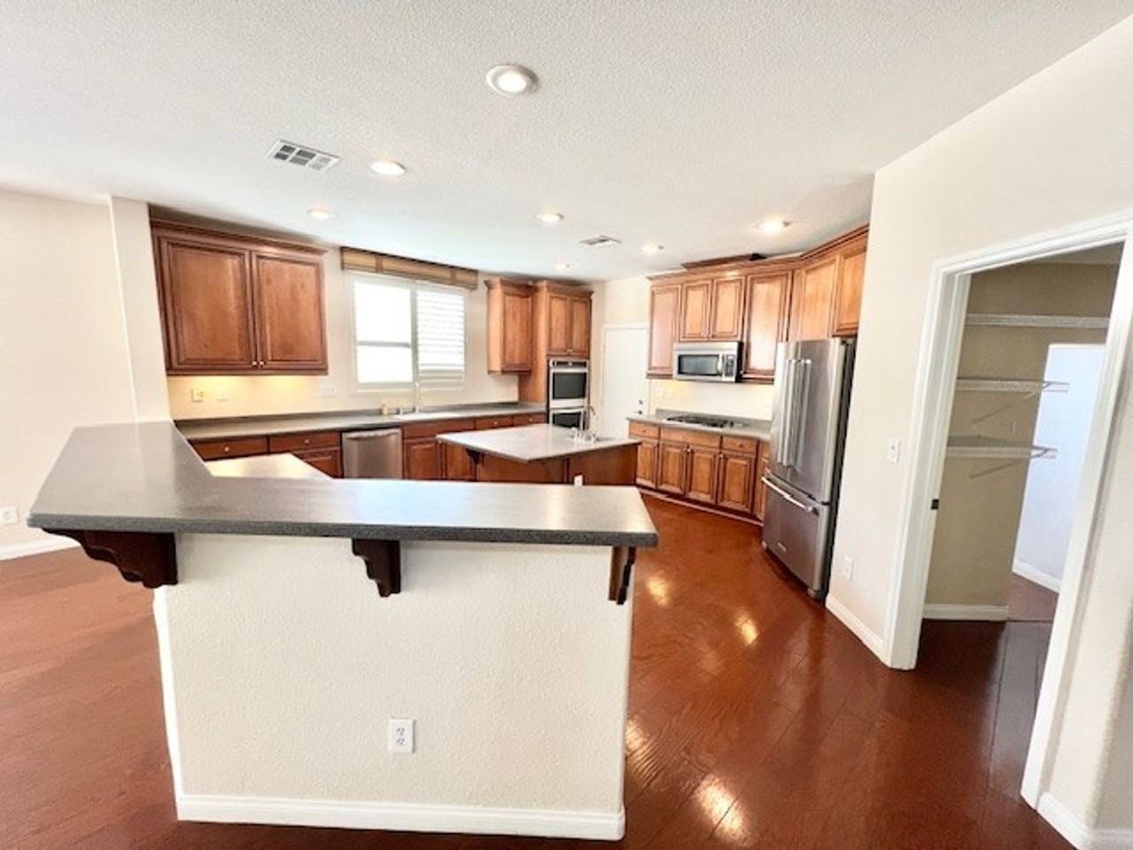 18 Blue Valley Dr - Photo 7 of 42