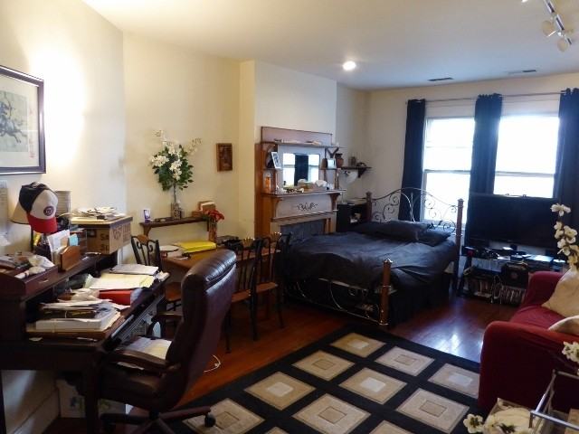 1685 Crescent Place NW - Photo 2 of 32