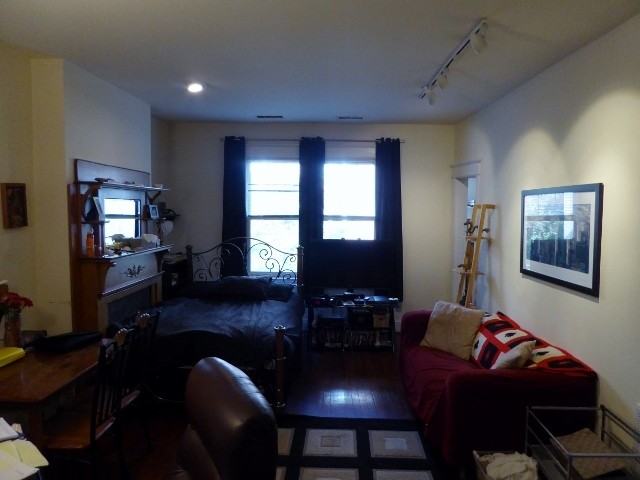 1685 Crescent Place NW - Photo 3 of 32