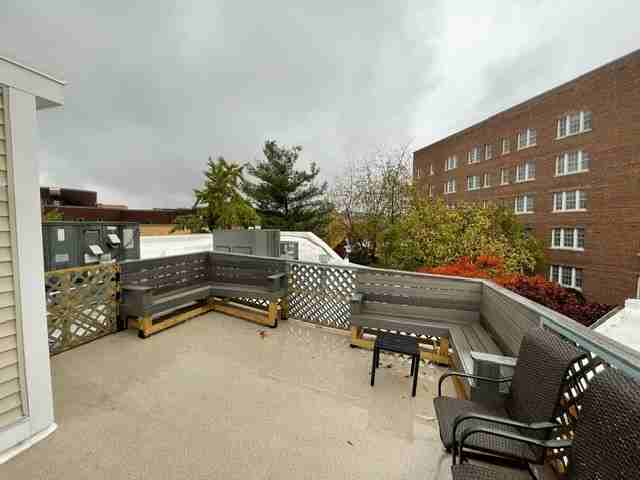 1685 Crescent Place NW - Photo 5 of 20