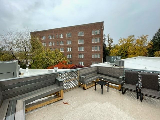 1685 Crescent Place NW - Photo 6 of 20