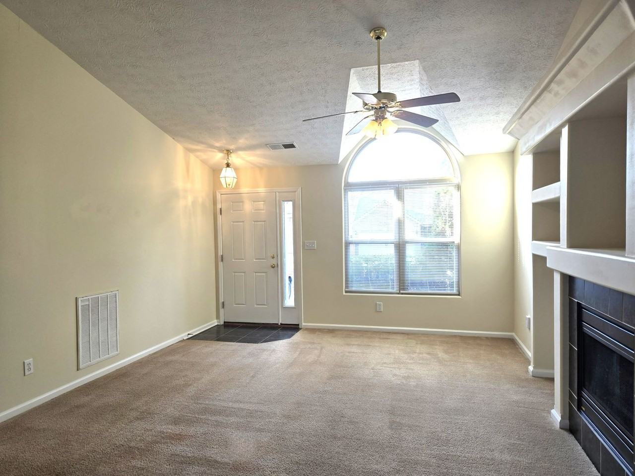 2561 Spring Valley Loop - Photo 2 of 21