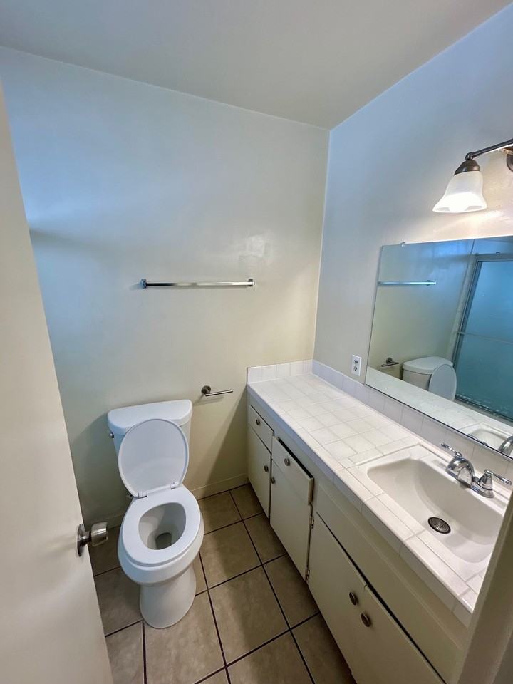 2403 E. SENECA ST. (265) - Photo 7 of 13