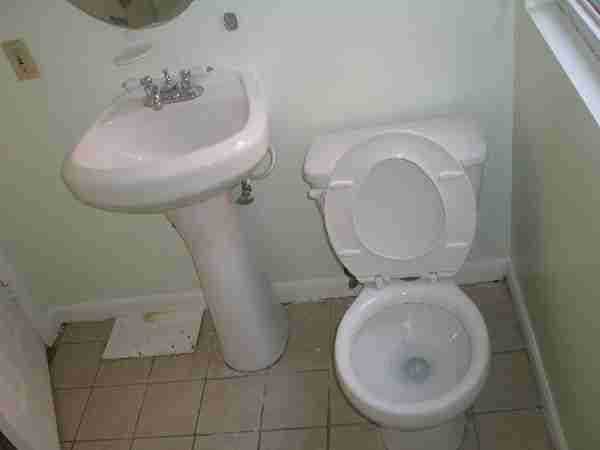 725 Fairmont St NW - Photo 2 of 32