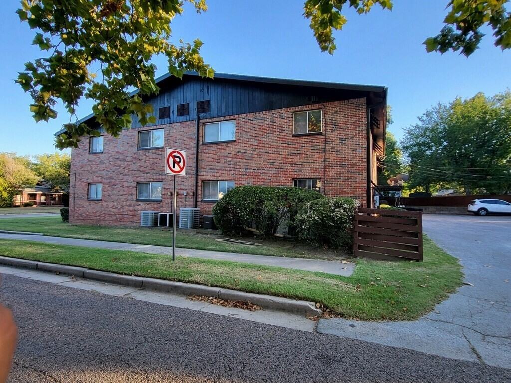 670 N Beard St - Photo 2 of 11