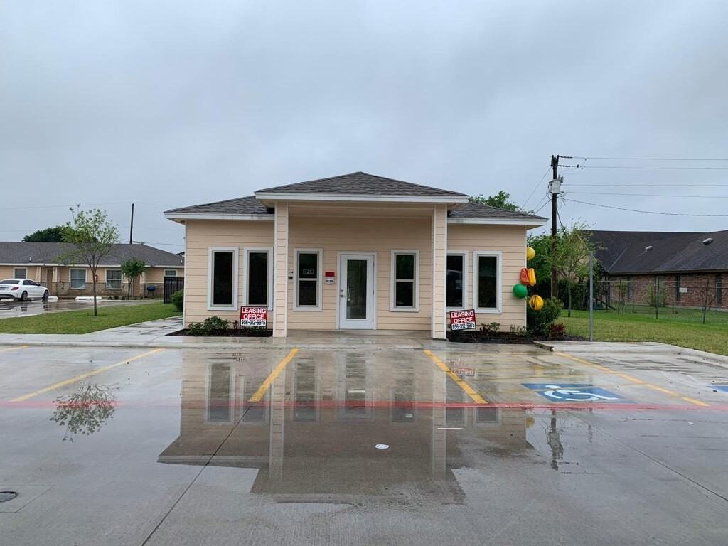 Calli Village Apartments - Photo 2 of 9