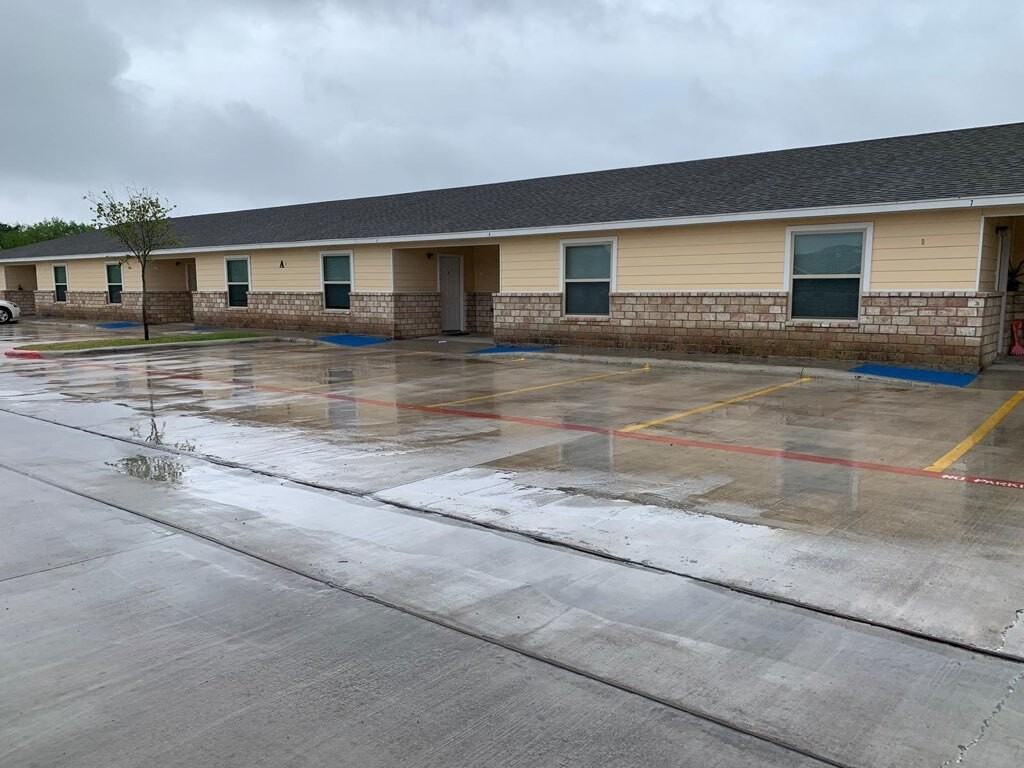 Calli Village Apartments - Photo 3 of 9