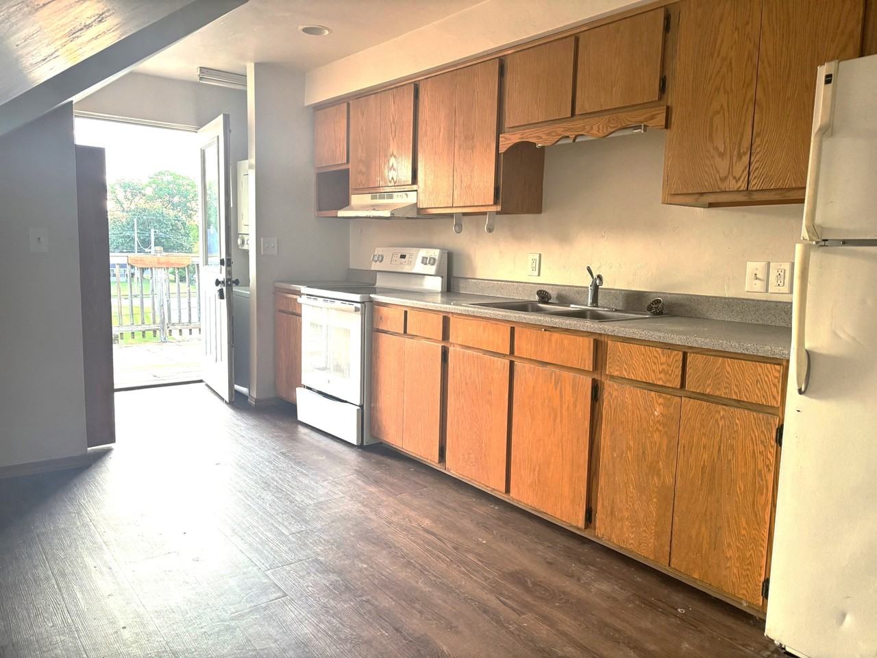 120 S Garden Ave - Photo 2 of 17