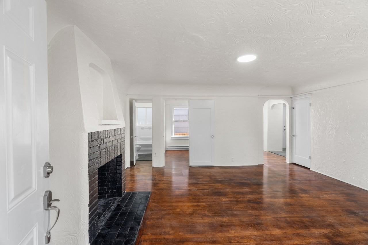 314 West 5th Street - Photo 3 of 39