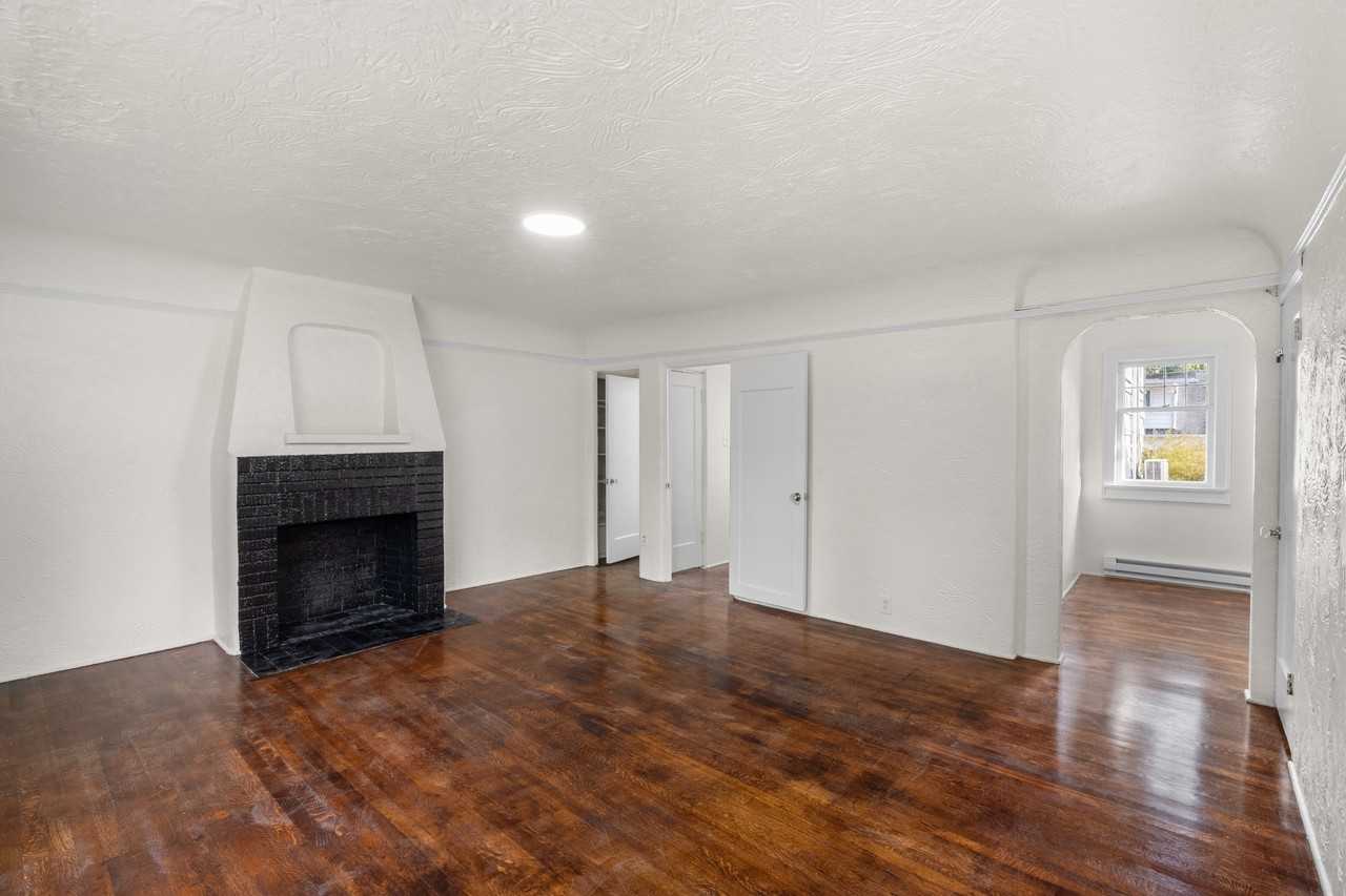 314 West 5th Street - Photo 4 of 39