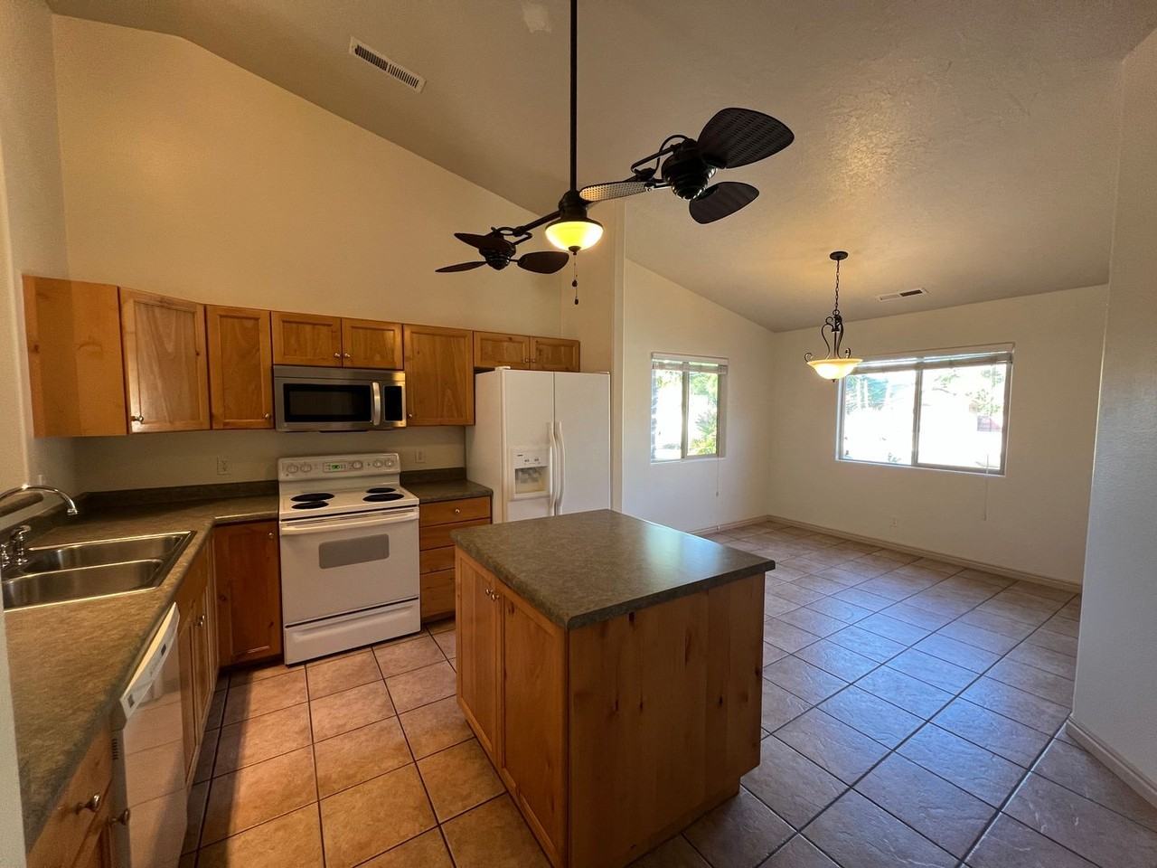 1173 Snow Canyon Parkway - Photo 4 of 18