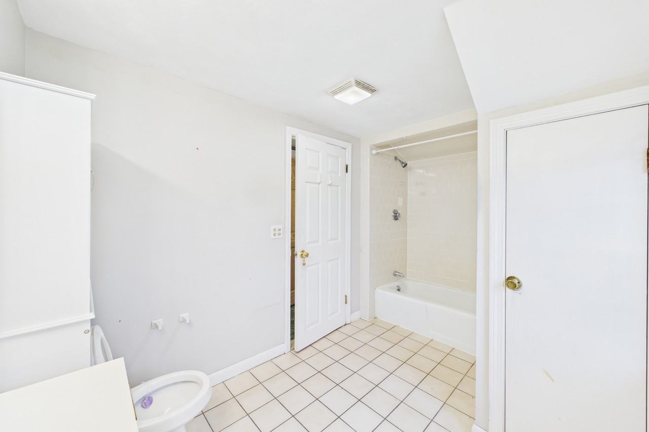 75 Putnam Pike - Photo 4 of 15