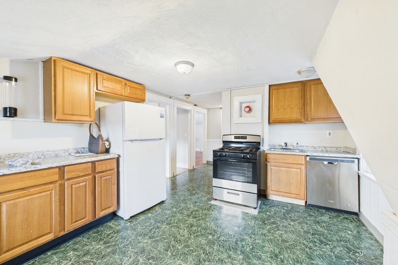 75 Putnam Pike - Photo 5 of 15