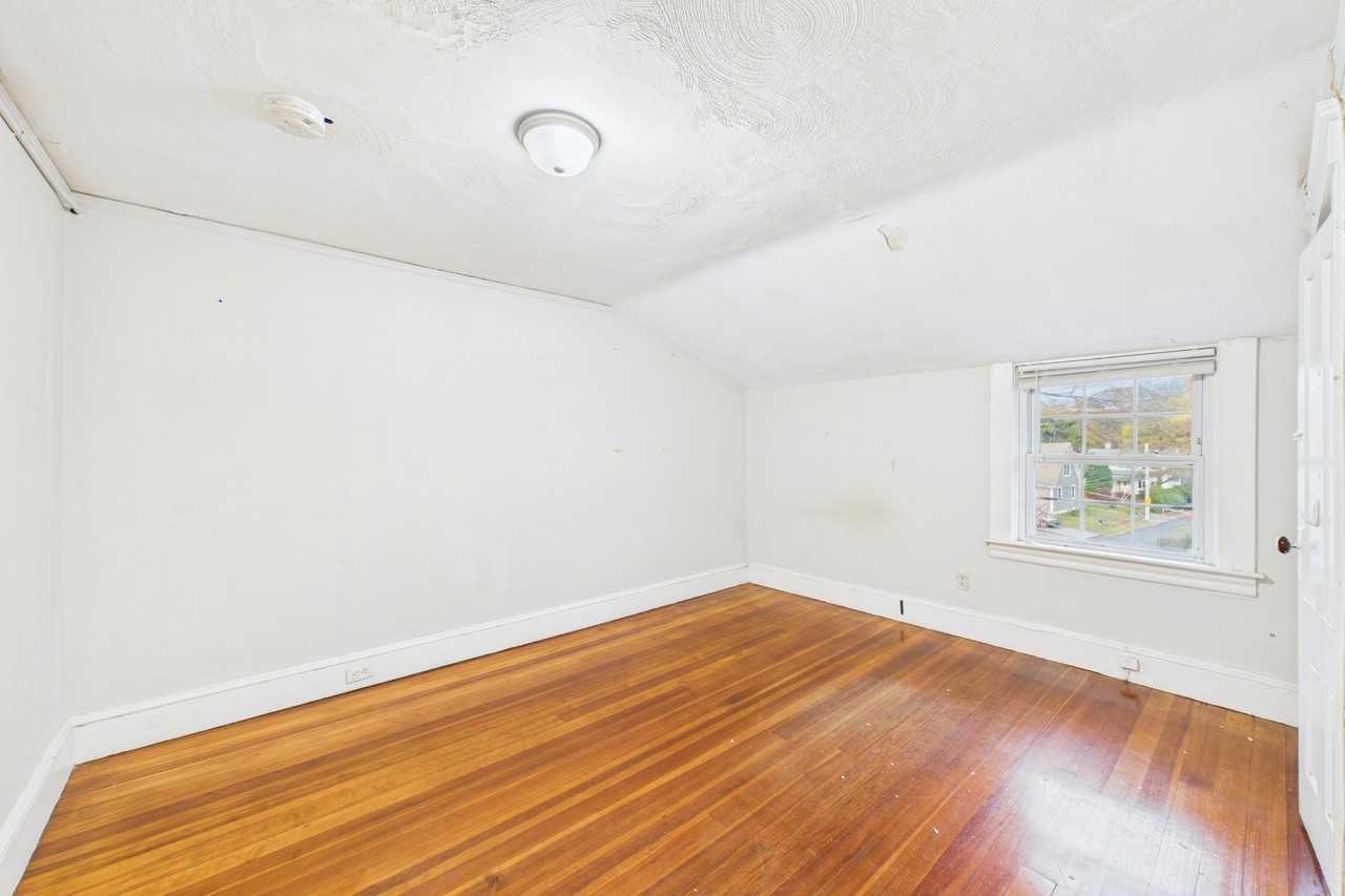 75 Putnam Pike - Photo 7 of 15