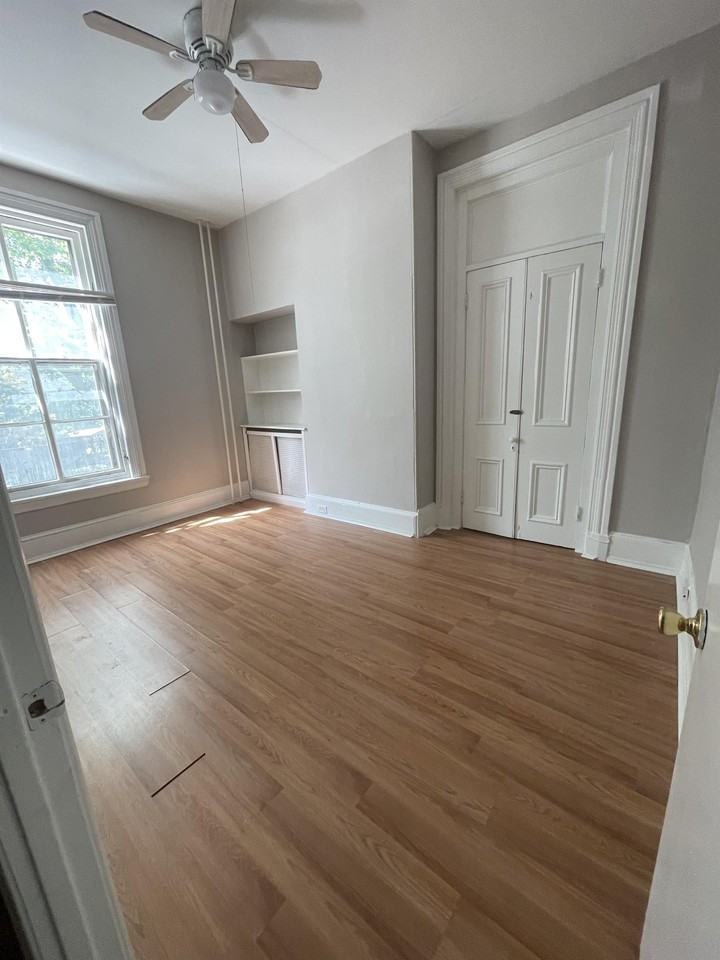 3301 Baring St - Photo 3 of 10