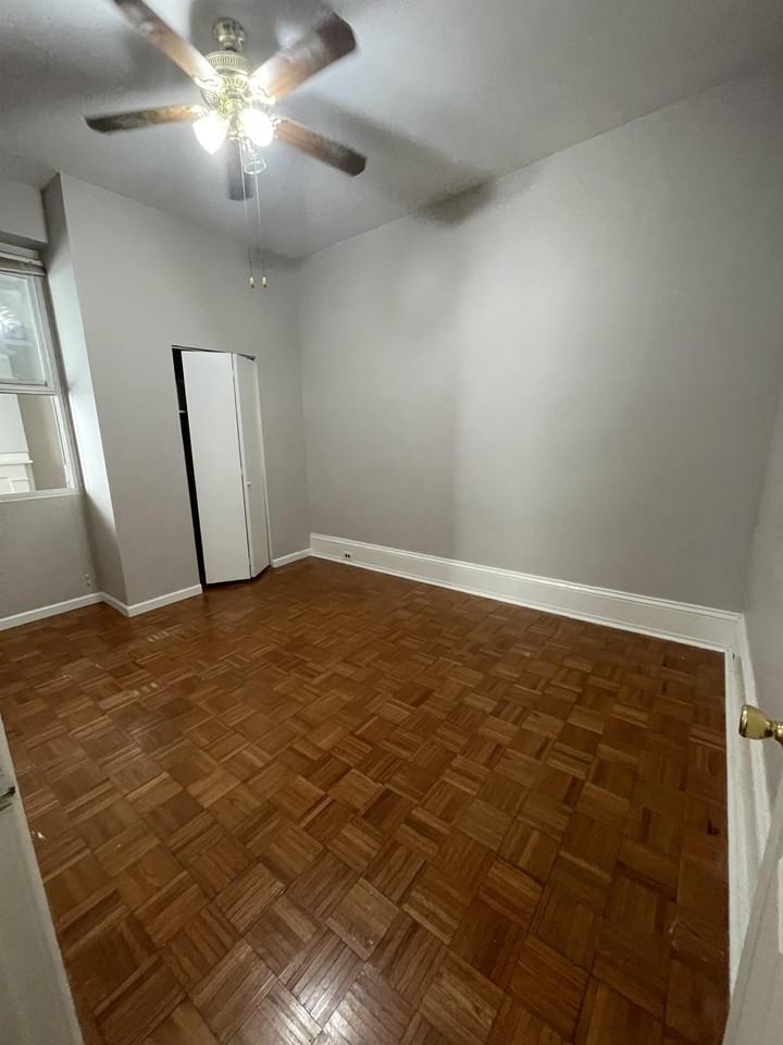 3301 Baring St - Photo 4 of 10