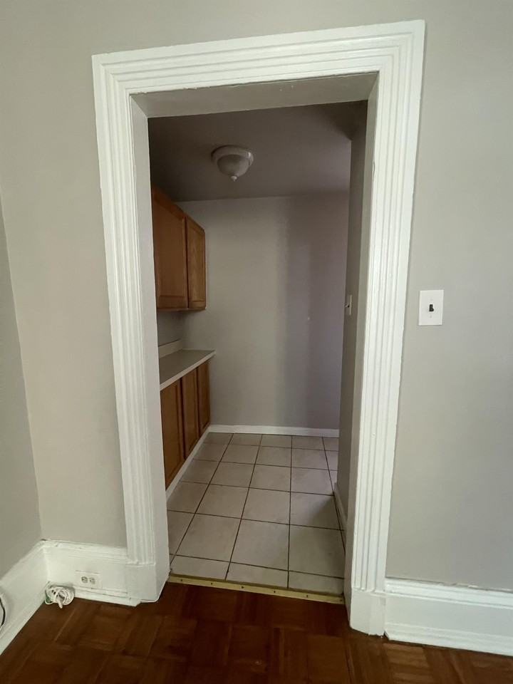 3301 Baring St - Photo 6 of 10