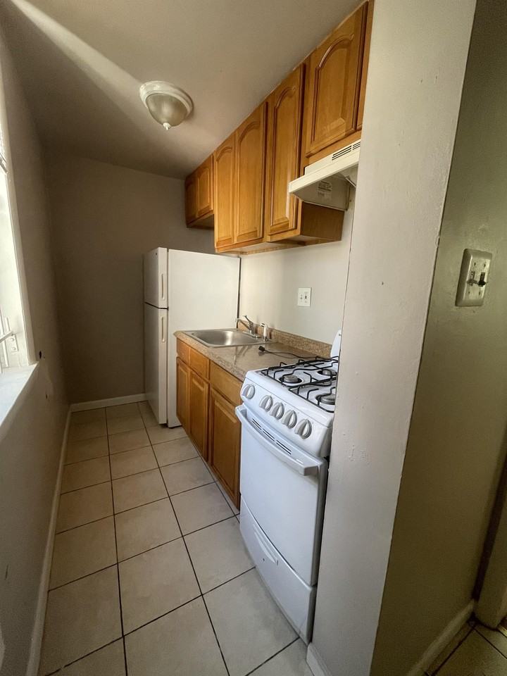 3301 Baring St - Photo 7 of 10