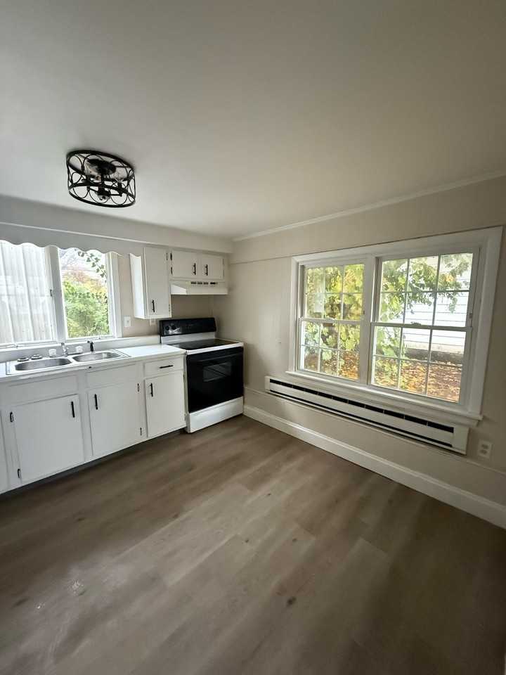 55 E 7th St - Photo 2 of 9