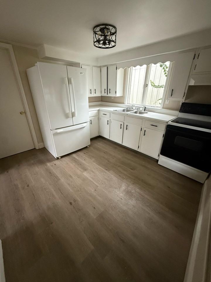 55 E 7th St - Photo 3 of 9