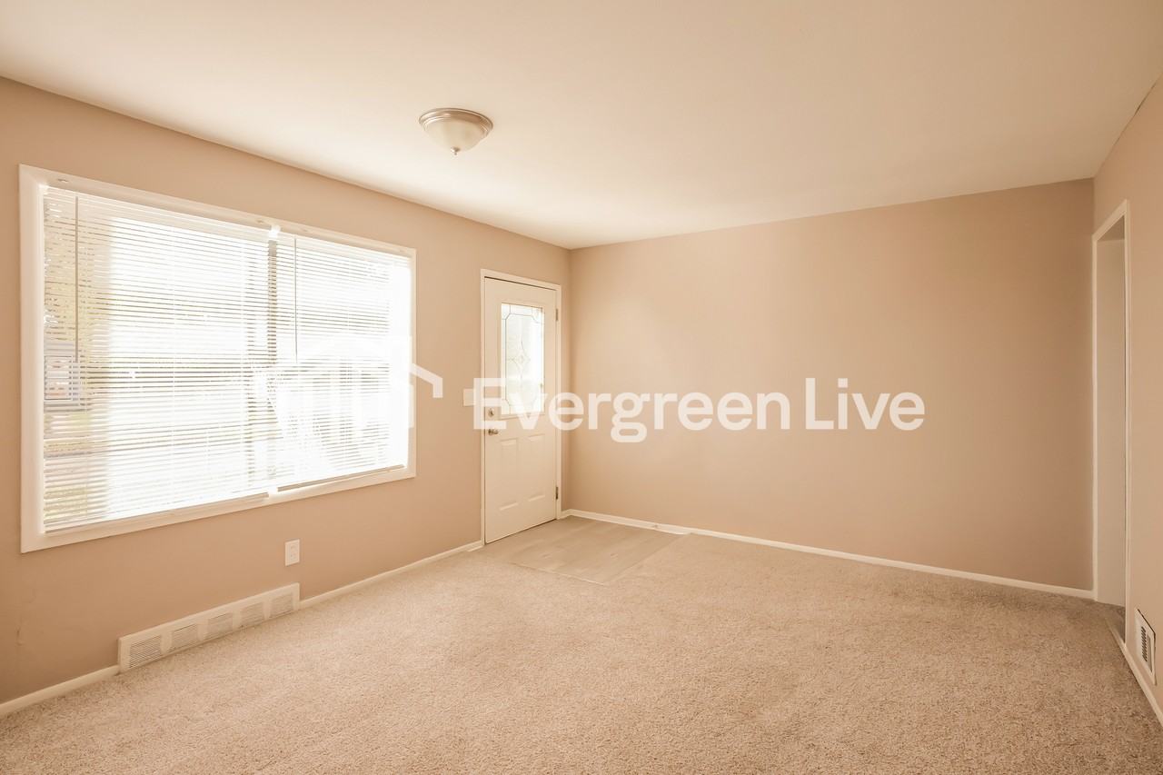 2026 Avenue L - Photo 7 of 16