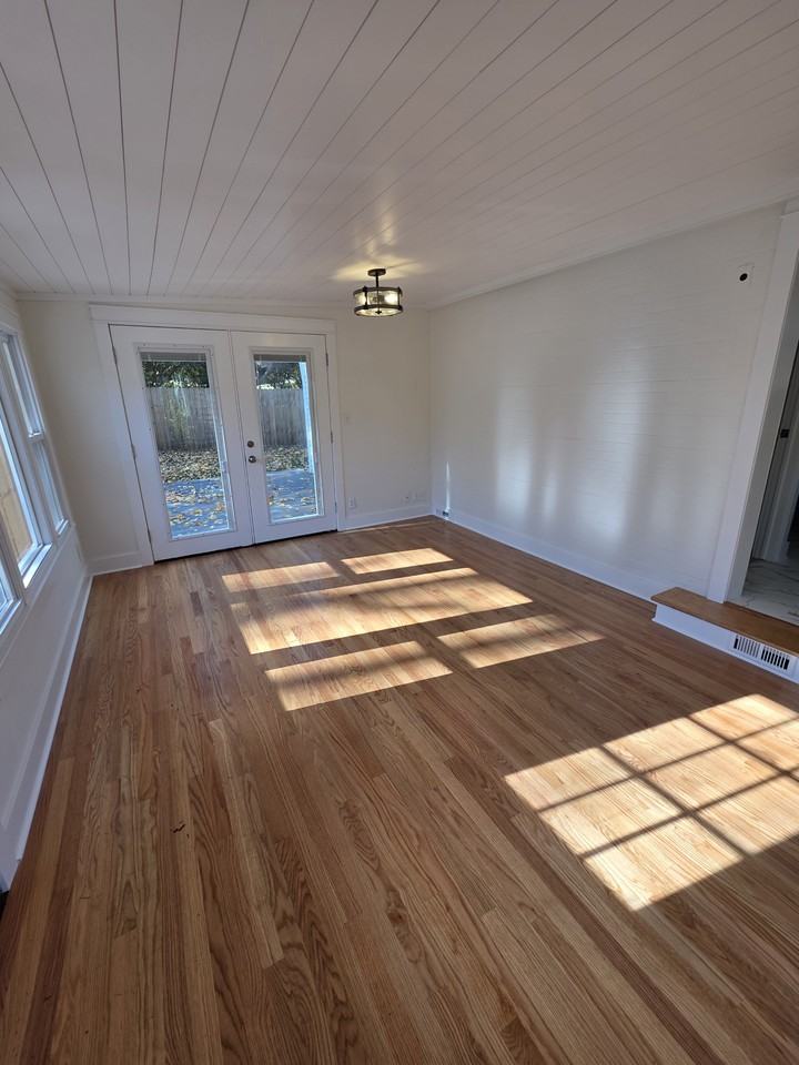 355 W Saint Clair St - Photo 5 of 15