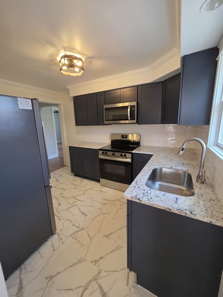 355 W Saint Clair St - Photo 6 of 15