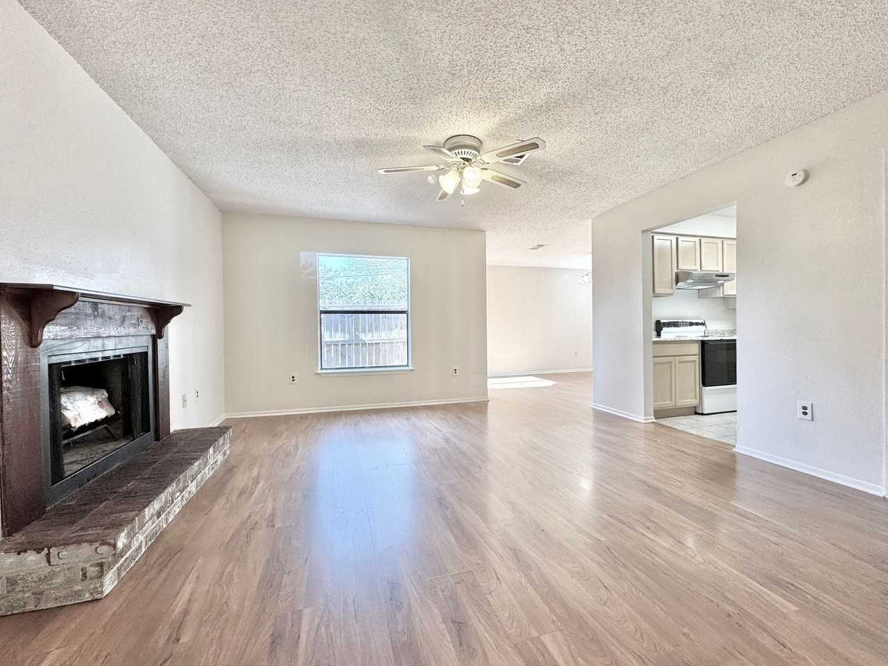 5160 Everett Ln #B - Photo 2 of 20