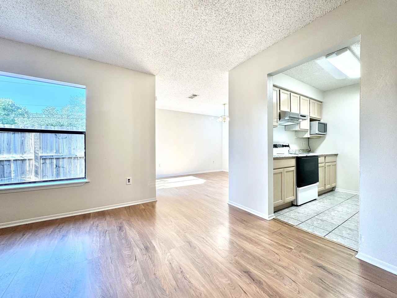 5160 Everett Ln #B - Photo 3 of 20