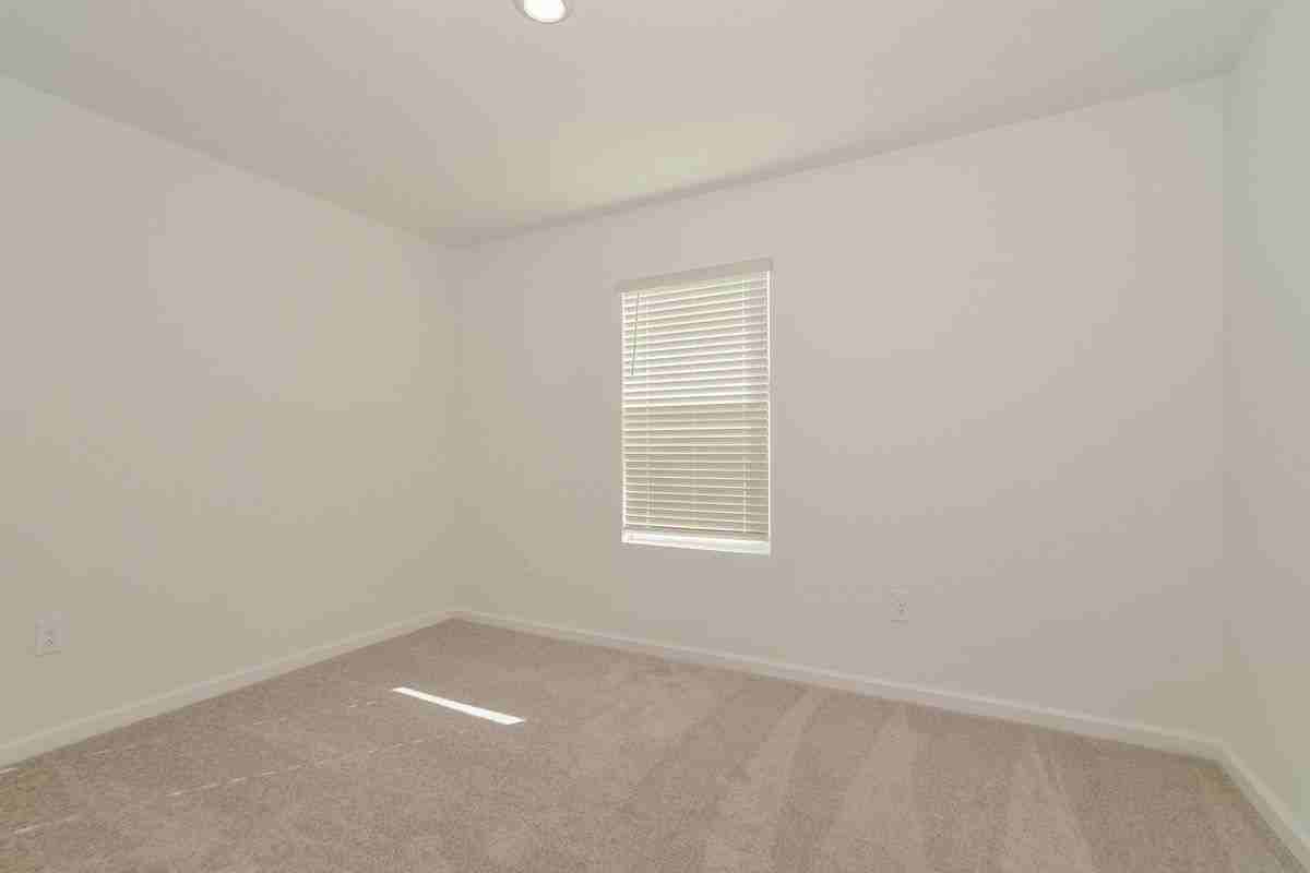 Jessie St - Photo 3 of 16