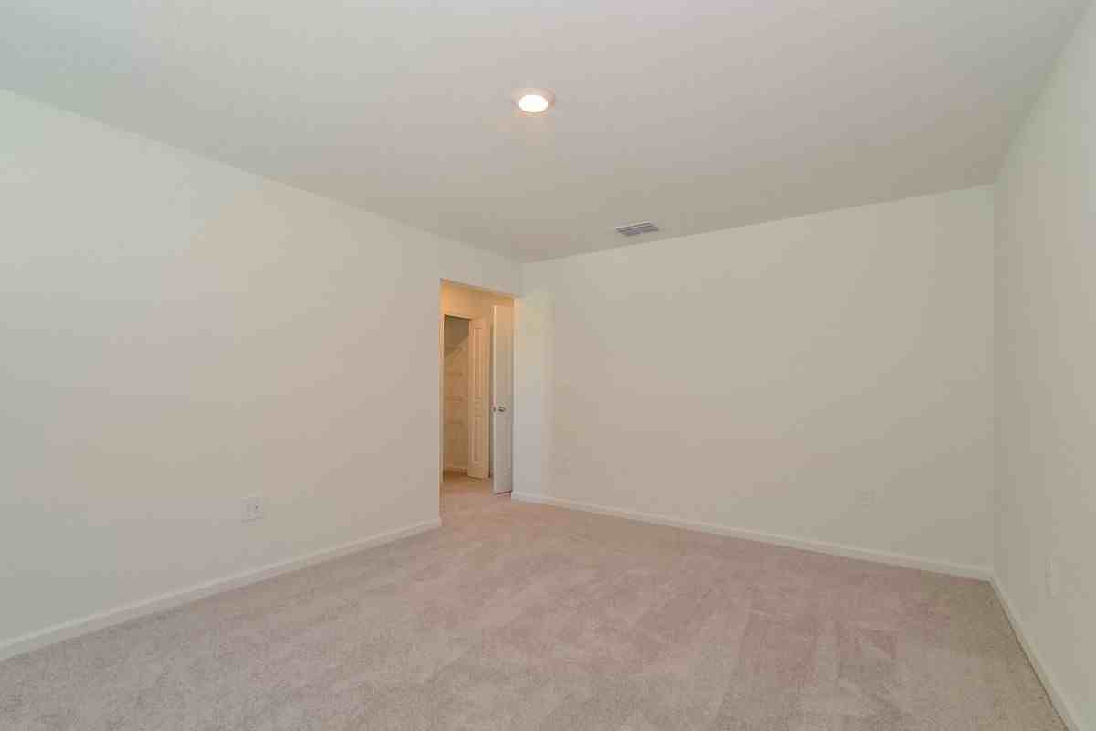 Jessie St - Photo 7 of 16