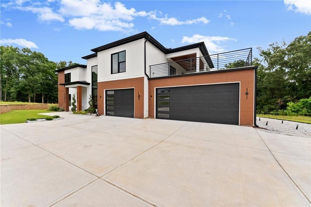 151 S Pointe Dr - Photo 3 of 50