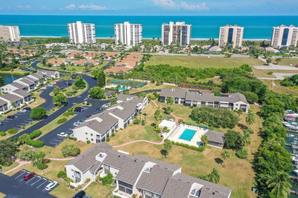 3209 S Lakeview Cir - Photo 3 of 12