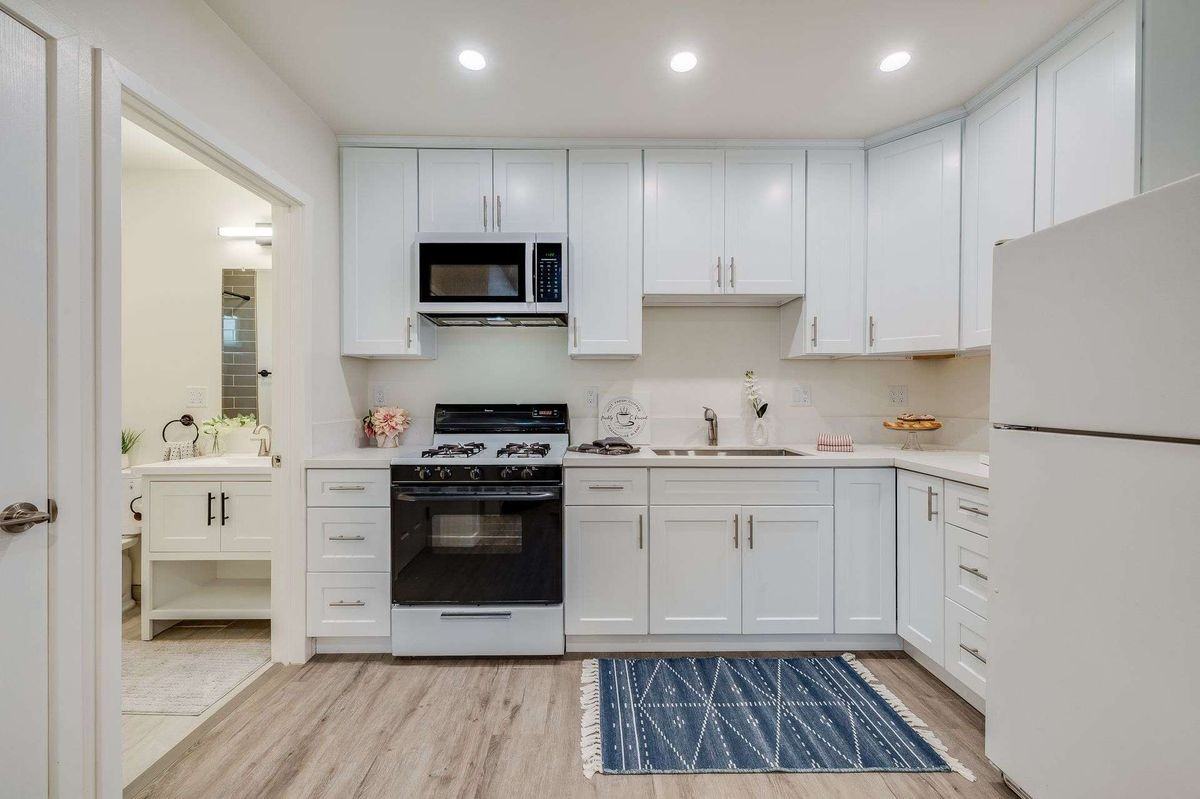 1902 E Chevy Chase Dr ##A - Photo 2 of 7