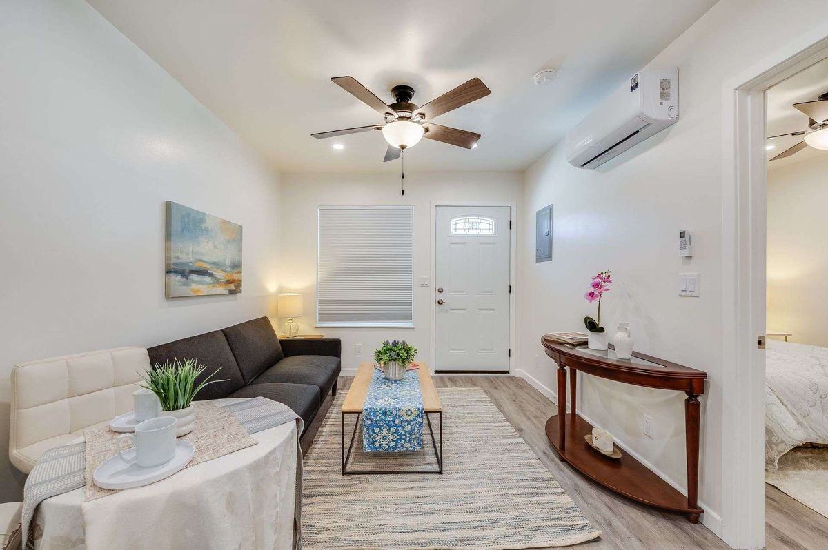 1902 E Chevy Chase Dr ##A - Photo 3 of 7