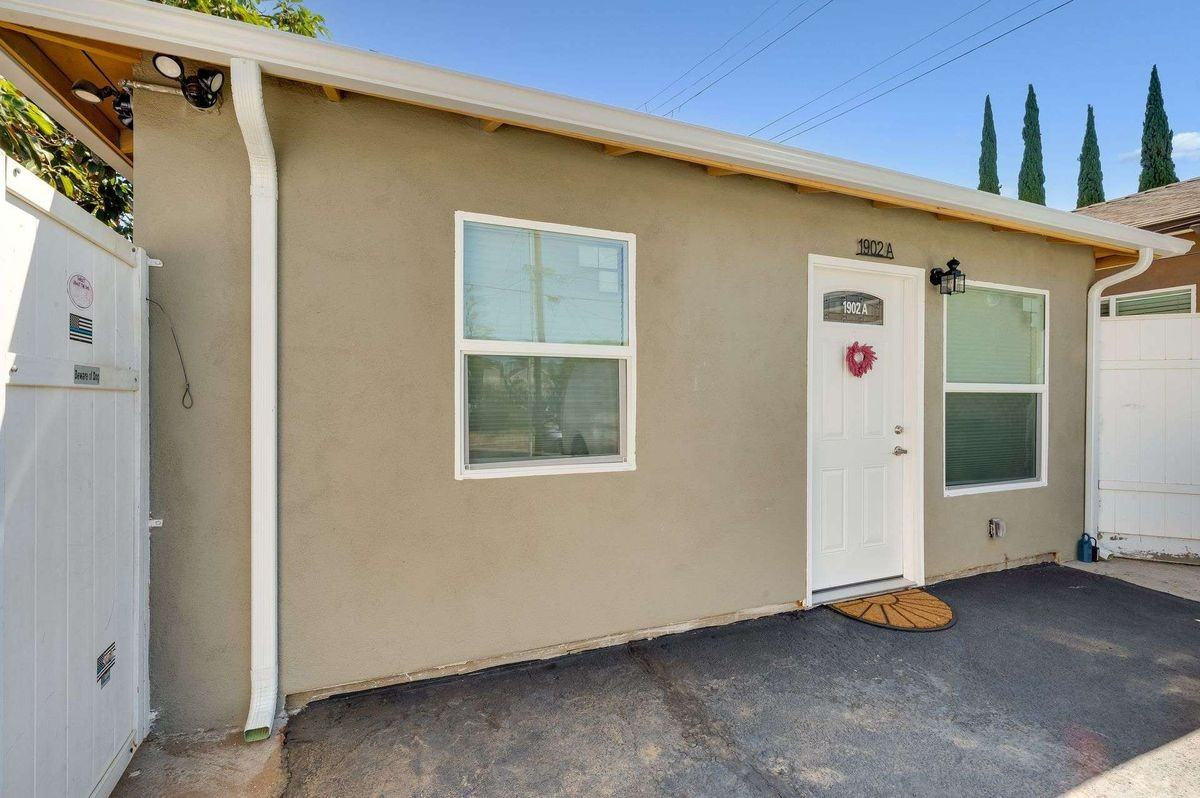 1902 E Chevy Chase Dr ##A - Photo 7 of 7