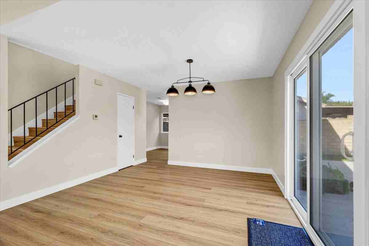 5495 E Village Dr - Photo 7 of 33