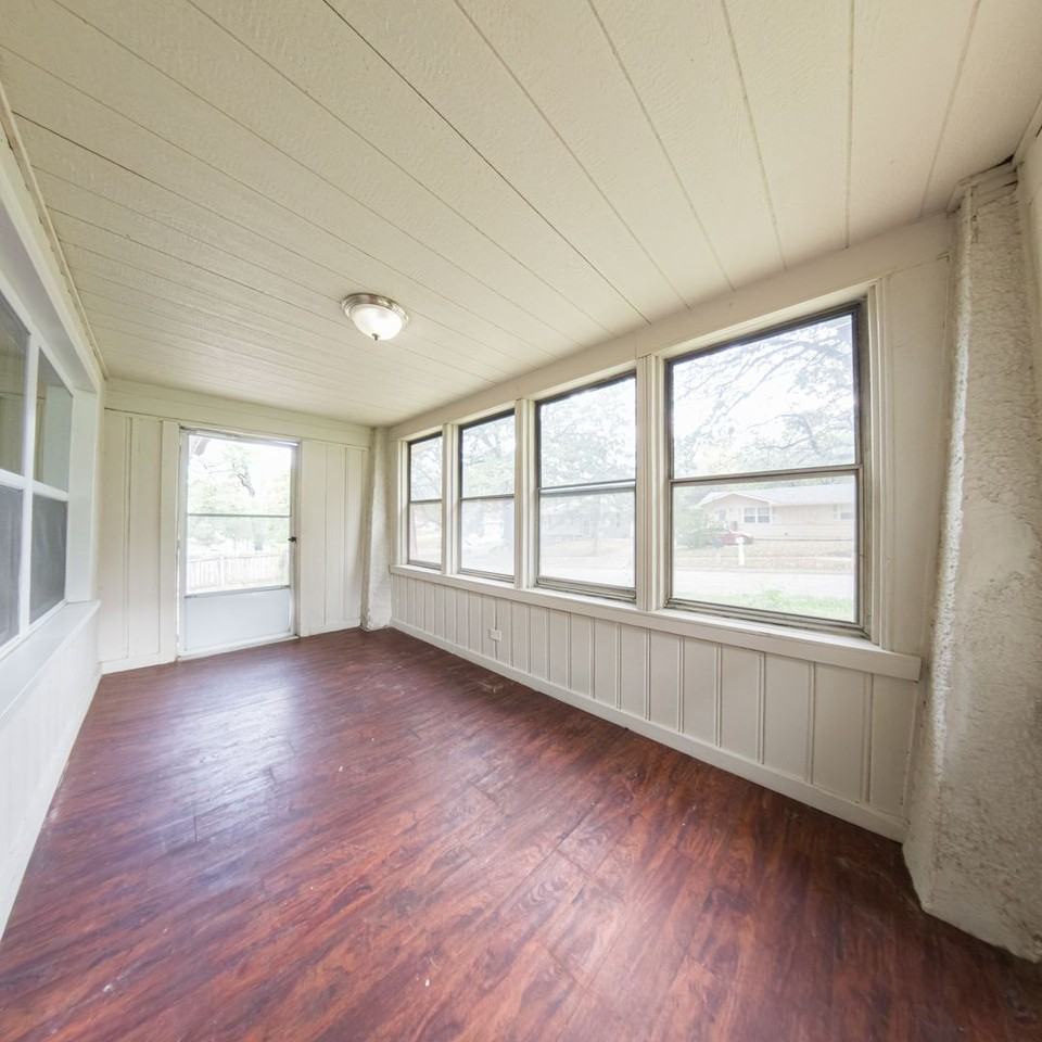 3220 S Union St - Photo 4 of 21