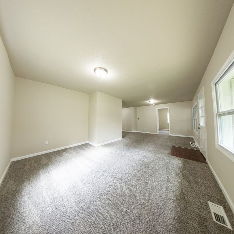 3220 S Union St - Photo 5 of 21