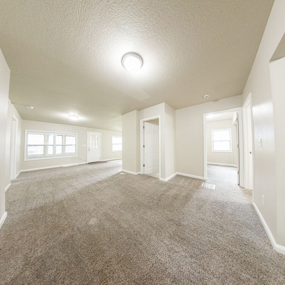 3220 S Union St - Photo 7 of 21