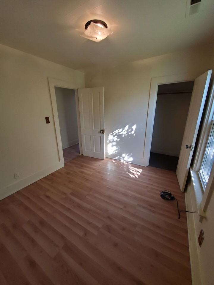 1028 Davis Pl - Photo 3 of 10