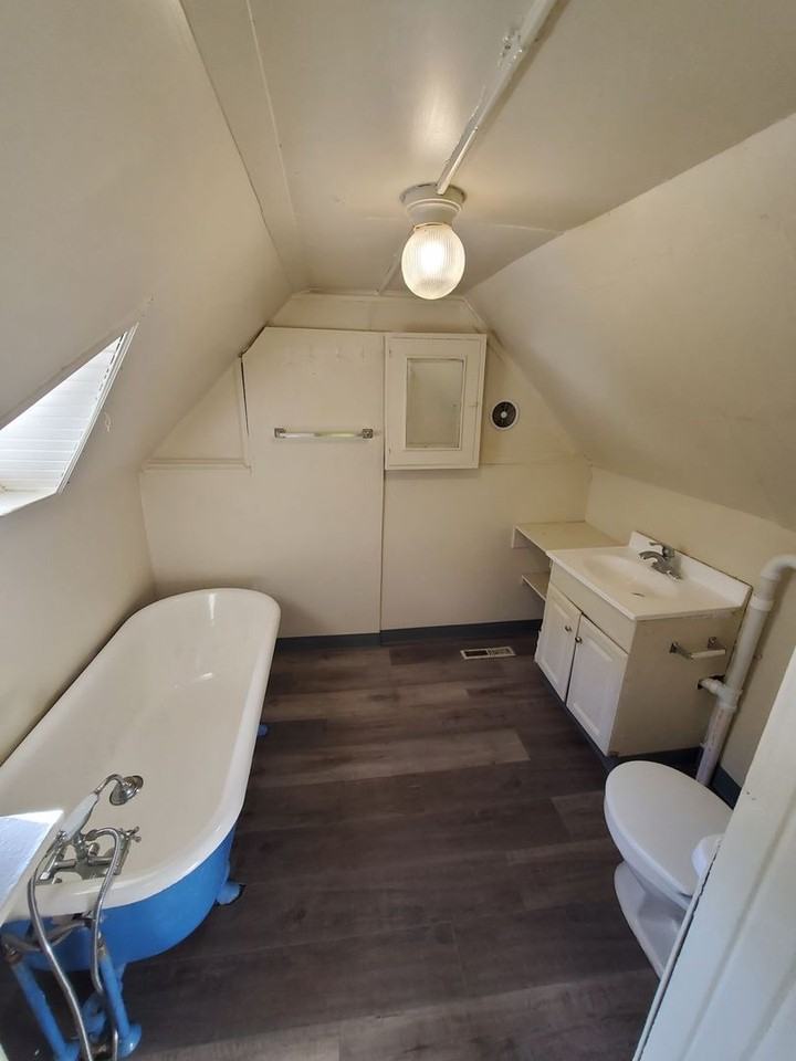 1028 Davis Pl - Photo 4 of 10